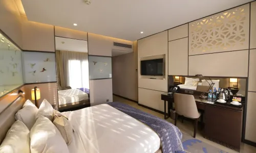 Waxwing Hotel