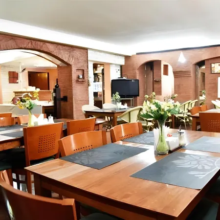 Sharden Hotel Отели рядом с достопримечательностью «Монумент «Мать Картли»»