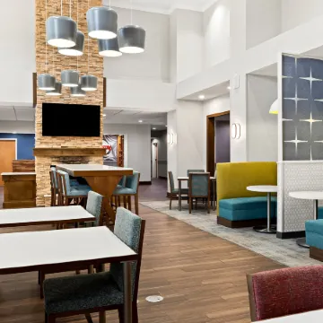 Hampton Inn & Suites Canton