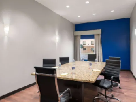 La Quinta Inn & Suites by Wyndham Denton - University Drive Hotel di Denton