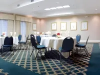 Holiday Inn & Suites Raleigh-Cary (I-40 @Walnut St) Отели в г. Кэри