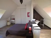 Luxury riverside cotage in a listed medieval village. Hotels in Sainte-Eulalie-d'Olt