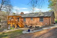 Beautiful home in the heart of Raleigh, perfect blend of convenience & comfort.