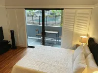 Studio in Hilo Center with Pool and Lake Views