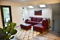 The Raven Lodge in Abbott Loop