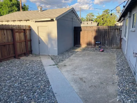 Clean Luxury & Comfortable Beds - Centrally Located Home with Backyard