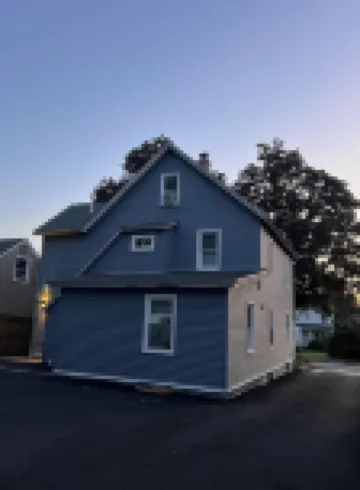 3Br- Sleeps 6- Forestville Bristol- Parking