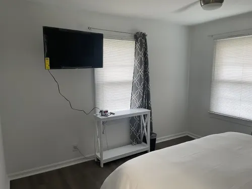 Beautiful house close to downtown & Cone Hospital