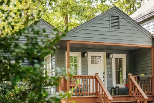 Twin Ponds: King Beds, Hot Tub, Gameroom, 75" TV, Foosball, Air Hockey, PingPong