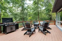 Twin Ponds: King Beds, Hot Tub, Gameroom, 75" TV, Foosball, Air Hockey, PingPong