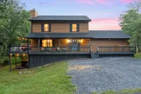 5BR Private Mountain Game Cabin! Hot Tub, Fire Pit