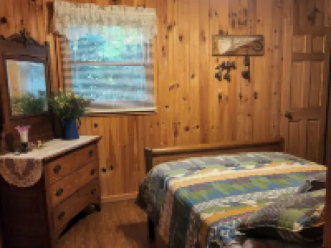 PEACEFUL SECLUDED CABIN IN THE "MOUNTAINS" OF DOE VALLEY! 約翰遜縣酒店