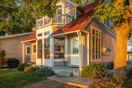 Best Sunsets on Indian Lake. Perfect for Fall & Winter Escapes! Close to Skiing.