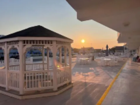 New, sunny Wildwood Crest condo! Excellent location, 1 block to beach ☀️🌊 Hotels in Wildwood Crest