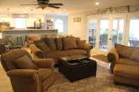 Beautiful, quiet, spacious, comfortable and fun home with LAKE & RIVER access!