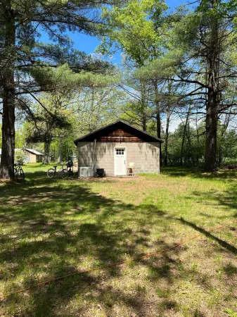 First Cabin On The Right Отели рядом с достопримечательностью «Парк штата Ньюейго»