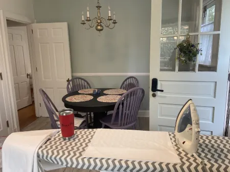 Mary's Place ❤ Bright 3BR with deck/private yard