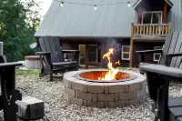 Escape to Sage Creek Cabin: 5 Acres + Privacy + Hot Tub + Fire Pit
