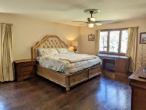 Cozy 3-bedroom lakefront cottage in beautiful Clemson, SC