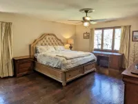Cozy 3-bedroom lakefront cottage in beautiful Clemson, SC Hotels near Bob Campbell Geology Museum