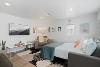 1Bed/Bath Casita. Quiet Downtown Neighborhood with Washer/Dryer and Parking Hotel a 