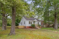 Ideally Located Modern Sanctuary - Brand New! Hotels in Carrboro
