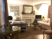 Convenient quiet LSU Location near City Park, coffee shops, restaurants and bars Hotels near Jack & Priscilla Andonie Museum