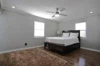 Beautiful 4 beds & 3 full baths home Hotels in Allen