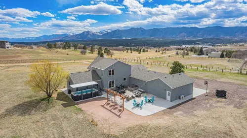 20 ft swim spa! 5 bed, 4 bath, hot tub, 5 acres, game room, north CO Springs!