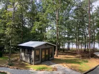 Swordfish Suite DOG friendly- Pup Shed Retreat