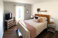 Wine Weekend Getaway: Steps to Winery & Battlefield w/ Mountain Views & Hot Tub!