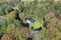 The Woodland Haven - Secluded 3 bed, 2 bath, and Hot Tub!