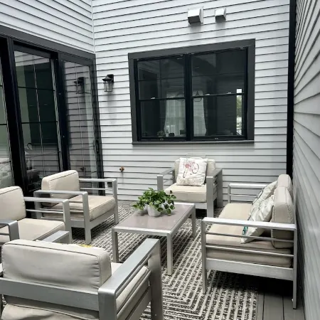 Fun! New townhome, Near Memorial Stadium
