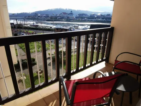 Cabourg en Front de Mer, au Pied des Dunes et de la Dives ! Отели рядом с достопримечательностью «Méridien De l'Amour»