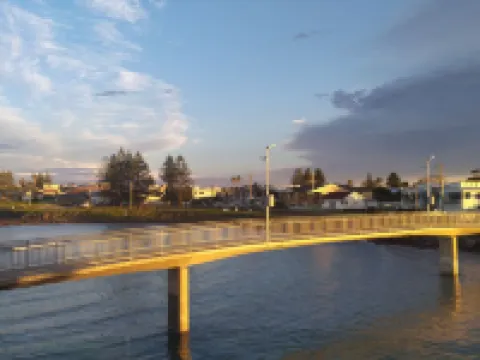 'LITTLE LAKE LODGE' - on Warilla Beach / Little Lake シェルハーバーのホテル