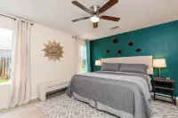 Charming Home Near Lake, not far from Riverwalk, Shopping & SA Attractions!