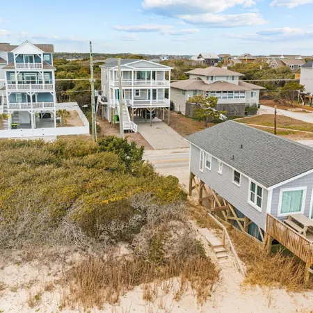 Luxe 4 Bedroom Home w/ Ocean views & Quick Private Beach Access in Surf City!
