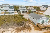 Luxe 4 Bedroom Home w/ Ocean views & Quick Private Beach Access in Surf City!