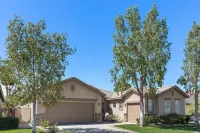 Desert Golf Getaway by GPM - Tennis/Pickleball/Private Pool/Walk to Festivals