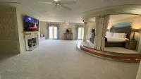 Kentucky's Majestic Mountaintop Estate with pool: The Bluegrass Palace