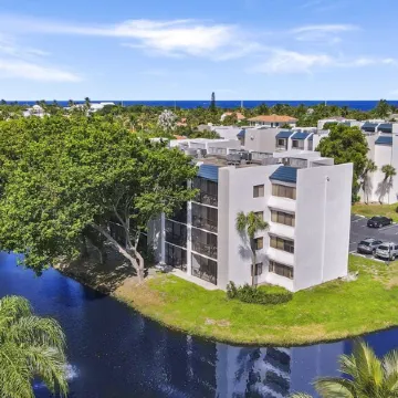 5min Walk to Jupiter Beach From this Cozy Condo
