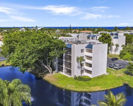 5min Walk to Jupiter Beach From this Cozy Condo Hotels in Jupiter