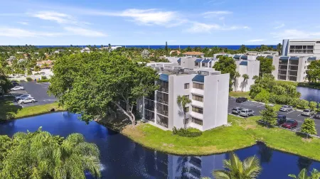 5min Walk to Jupiter Beach From this Cozy Condo Отели в г. Юпитер