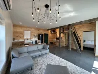 Brewery Bungalow w/ Hot Tub and Seneca Lake Views. Hotels in Hector