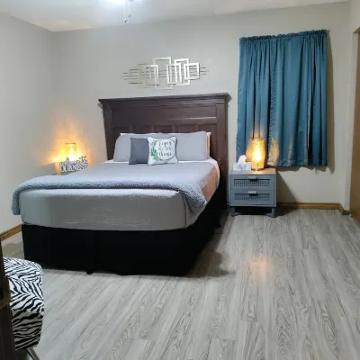 Cozy Chisholm charm apartment
