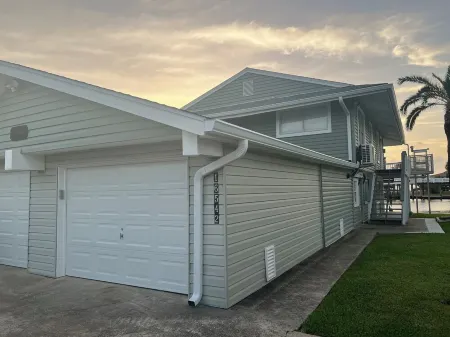 NEW LISTING -FULLY REMODELED CANAL HOME-PERFECT FOR FAMILIES AND FISHING!!