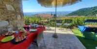 Villa Bellevue Corsanico, private pool and parking, easily accessible, sea view