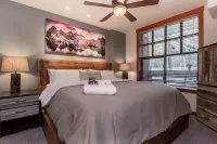 Modern Condo in Heart of Village, 1st floor, Steps to Gondola & all Amenities
