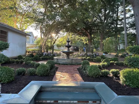 Charming 3-bedroom house in Deltaville with Stunning Views and Beautiful garden!