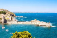 Lovely air conditioned holiday pavilion in a beautiful mature park